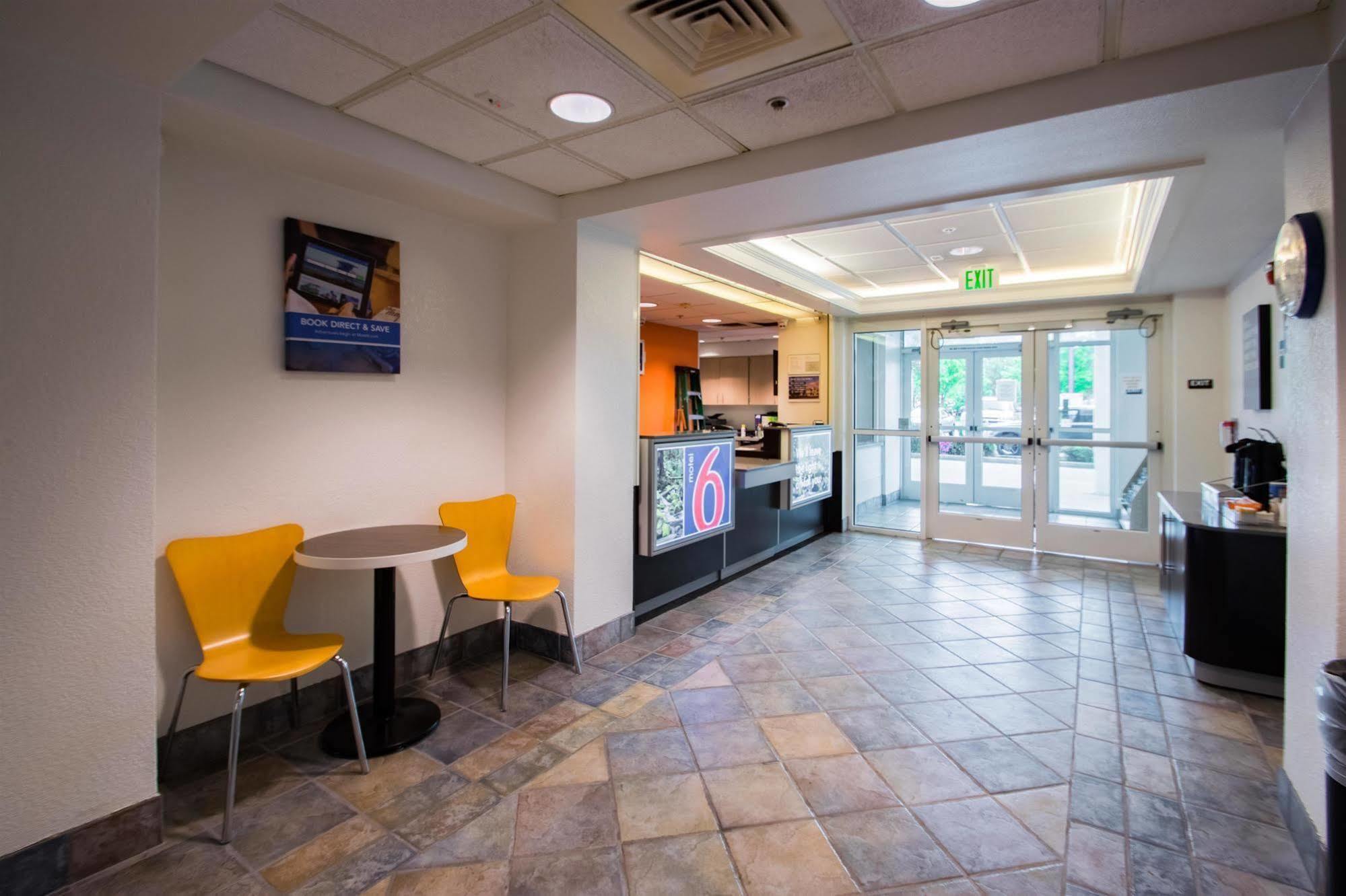 Motel 6-Portland, Or - I-5 Экстерьер фото